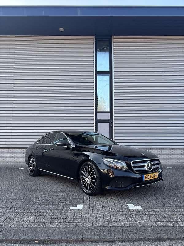 Zwart Gebruikt 2017 Mercedes E350 Sedan | € 25.495 (Eerlijke prijs) - Afbeelding 1/4