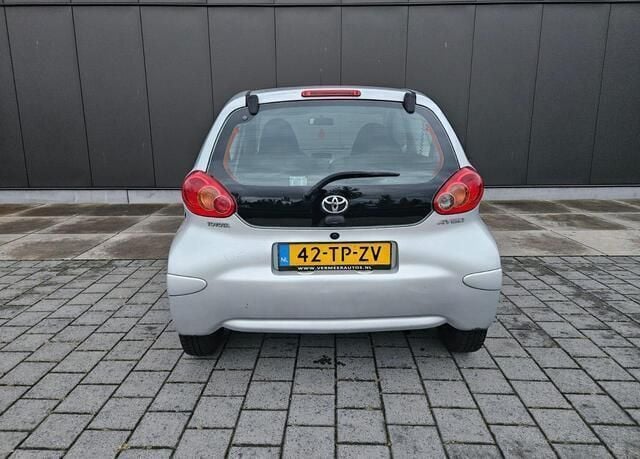 Occasion Toyota Aygo 68 PK (50 kW) 2007 Grijs Hatchback