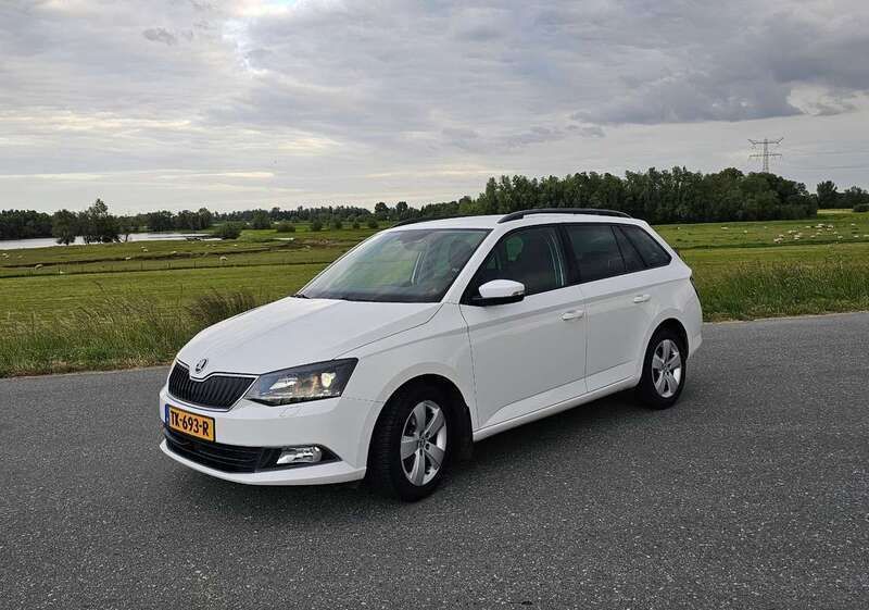 Wit Gebruikt 2016 Skoda Fabia Style Stationwagen | € 8.900 (Iets duurder) - Afbeelding 1/4