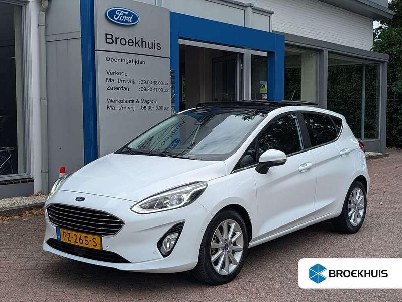 Wit Gebruikt 2017 Ford Fiesta Titanium Hatchback | € 12.950 (Iets duurder) - Afbeelding 1/4