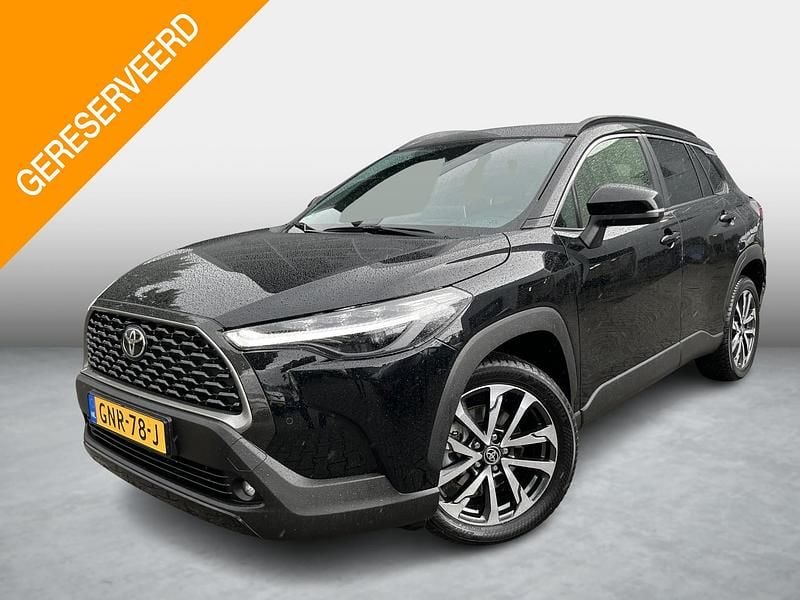 Zwart Gebruikt 2024 Toyota Corolla Cross Style SUV | € 35.999 (Eerlijke prijs) - Afbeelding 1/4