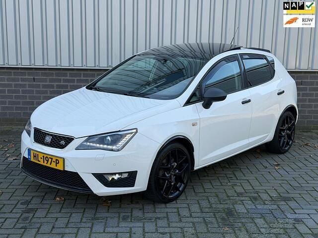Wit Gebruikt 2015 Seat Ibiza SC CONNECT Hatchback | € 10.749 (Eerlijke prijs) - Afbeelding 1/4