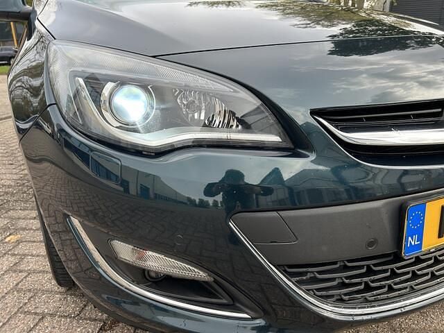 Occasion Opel Astra Design Edition 140 PK (102 kW) 2014 Groen Hatchback
