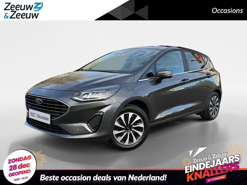 Grijs Gebruikt 2023 Ford Fiesta Titanium Hatchback | € 16.450 (Eerlijke prijs) - Afbeelding 1/4