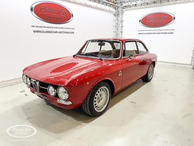 Rood Gebruikt 1974 Alfa Romeo GT Coupé | € 28.000 - Afbeelding 1/4