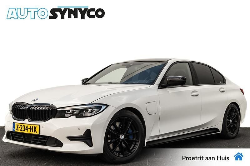 Wit Gebruikt 2020 BMW 330e Sport Line Sedan | € 29.750 (Goede deal) - Afbeelding 1/4