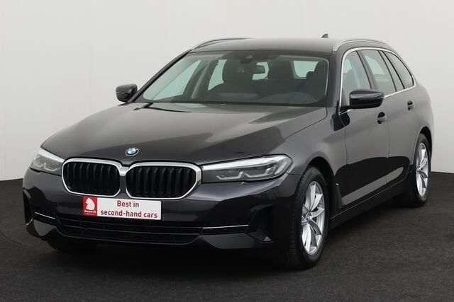 Zwart Gebruikt 2023 BMW 520 Stationwagen | € 38.995 (Eerlijke prijs) - Afbeelding 1/4