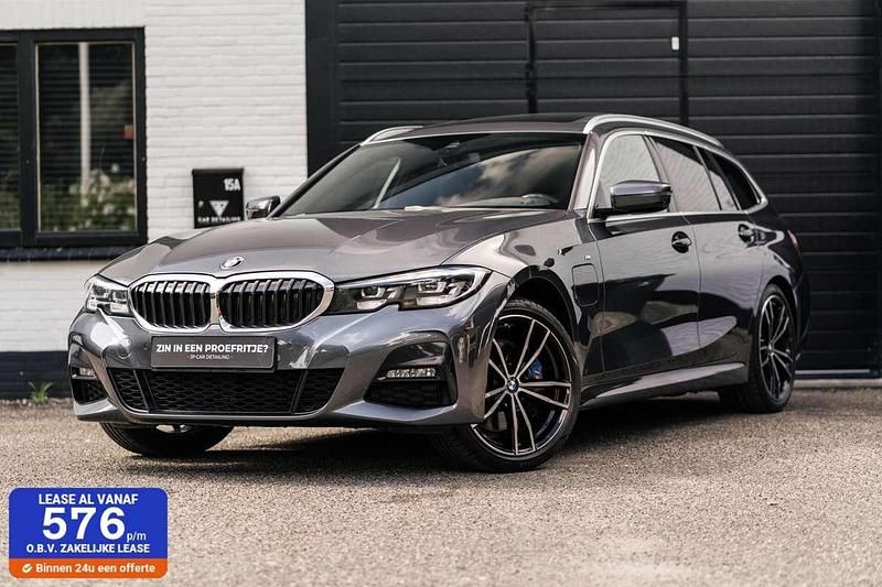 Grijs Gebruikt 2021 BMW 330e M Sport Stationwagen | € 35.950 (Goede deal) - Afbeelding 1/4