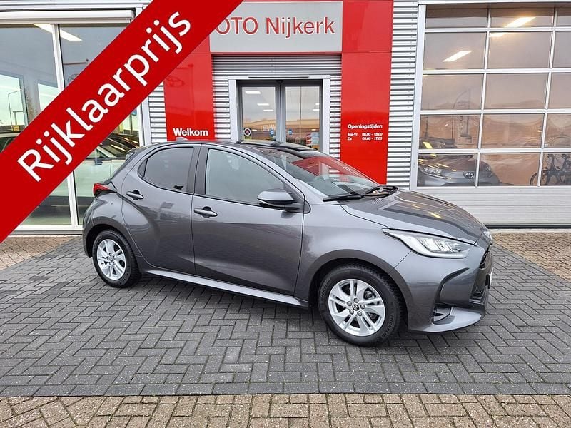 Grijs Gebruikt 2024 Toyota Yaris Edition Hatchback | € 19.999 (Super prijs) - Afbeelding 1/4