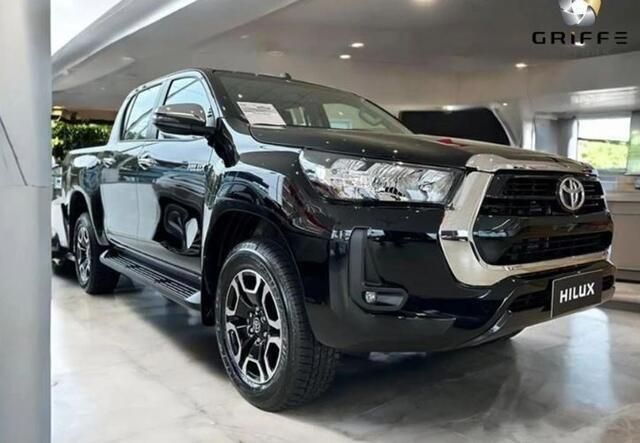 Zwart Nieuw 2025 Toyota HiLux Pickup | € 115.000 - Afbeelding 1/4
