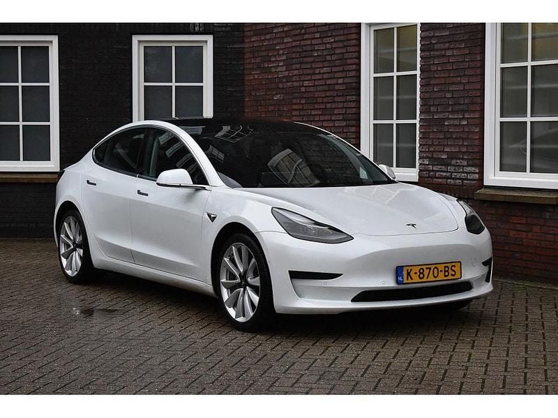 Wit Occasion 2020 Tesla Model 3 Standard Range Sedan | € 18.400 (Goede deal) - Afbeelding 1/4