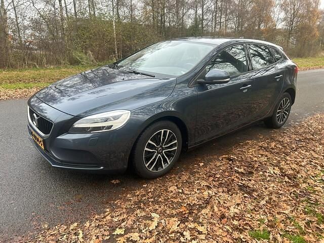 Blauw Gebruikt 2017 Volvo V40 Hatchback | € 6.650 (Eerlijke prijs) - Afbeelding 1/4