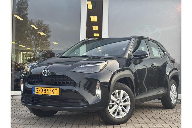 Zwart Occasion 2024 Toyota Yaris Hybrid Active SUV | € 29.249 (Eerlijke prijs) - Afbeelding 1/1