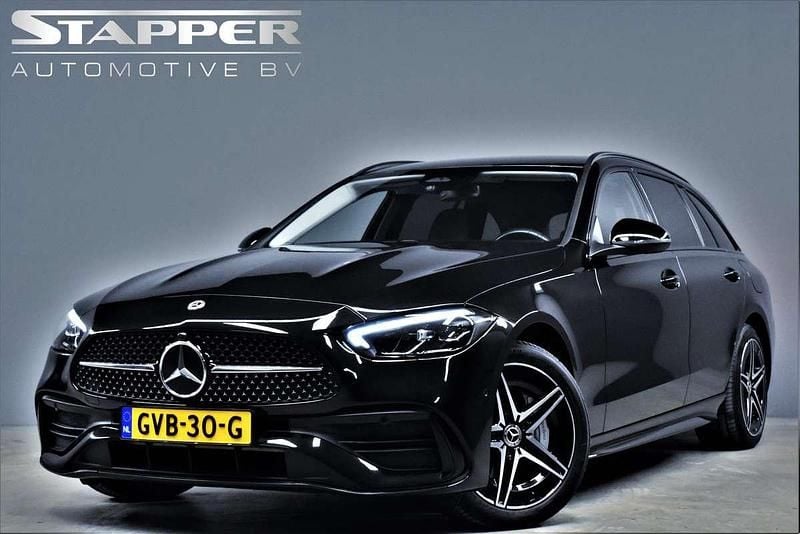 Zwart Gebruikt 2022 Mercedes C300e AMG line Stationwagen | € 34.995 (Goede deal) - Afbeelding 1/4