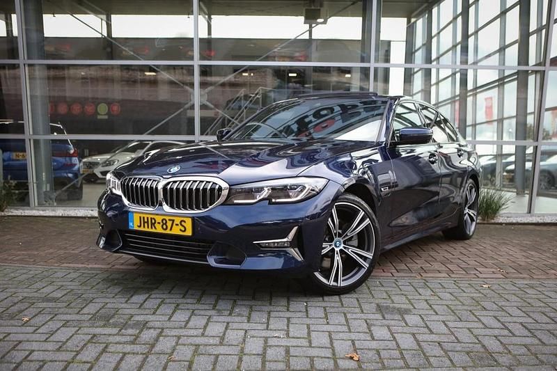 Blauw Gebruikt 2022 BMW 320e Sedan | € 37.950 (Duur) - Afbeelding 1/4