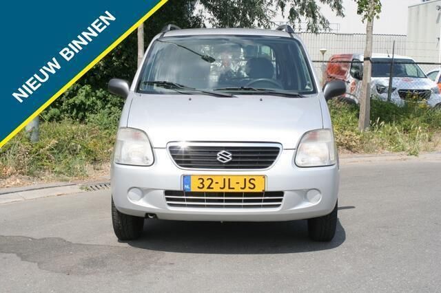 Grijs Gebruikt 2002 Suzuki Wagon R GL Hatchback | € 1.499 (Eerlijke prijs) - Afbeelding 1/4
