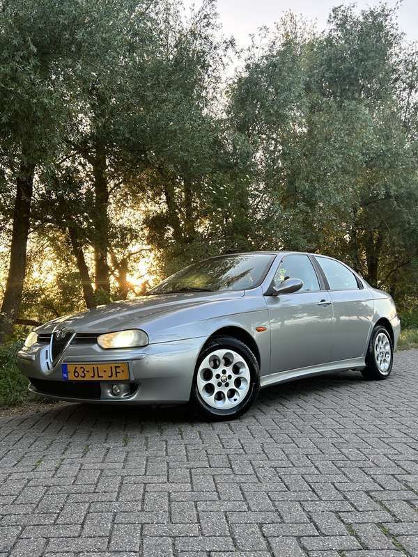 Grijs Gebruikt 2002 Alfa Romeo 156 Sedan | € 1.750 - Afbeelding 1/4