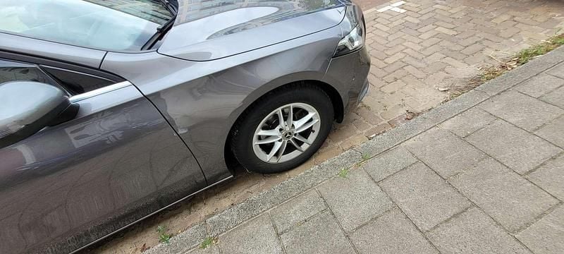 Grijs Gebruikt 2019 Mercedes A160 Premium Hatchback | € 16.500 (Eerlijke prijs) - Afbeelding 1/4