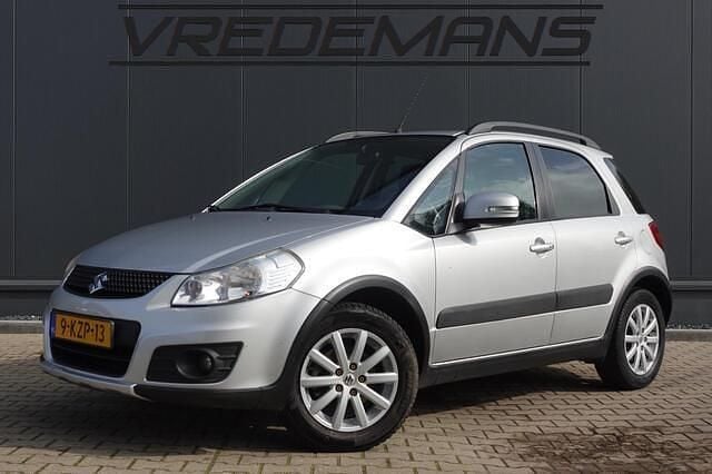 Grijs Gebruikt 2013 Suzuki SX4 MPV | € 5.950 (Goede deal) - Afbeelding 1/4
