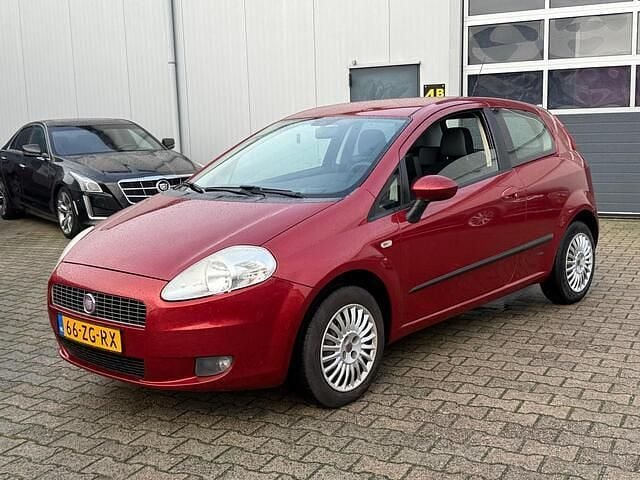 Rood Gebruikt 2008 Fiat Grande Punto Dynamic Hatchback | € 1.695 (Eerlijke prijs) - Afbeelding 1/4