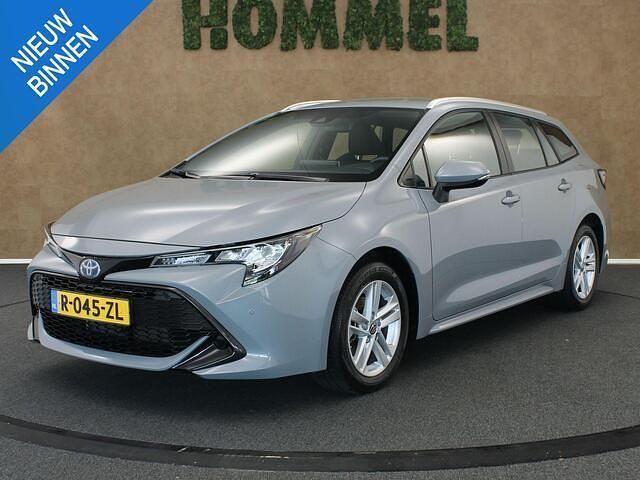 Grijs Gebruikt 2023 Toyota Corolla Active Stationwagen | € 28.250 (Eerlijke prijs) - Afbeelding 1/4