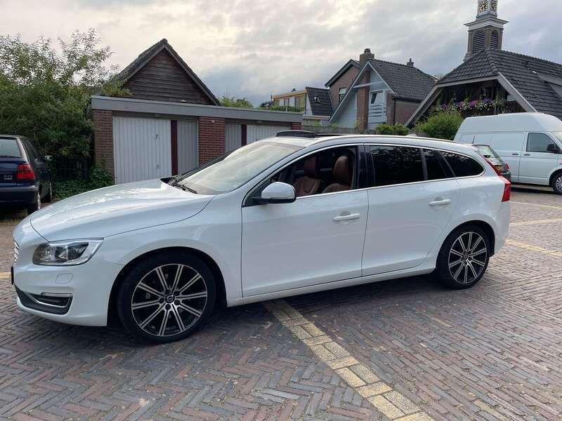 Wit Gebruikt 2017 Volvo V60 Ocean Race Stationwagen | € 15.000 (Duur) - Afbeelding 1/4