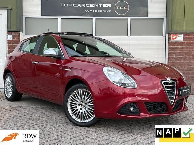 Rood Gebruikt 2012 Alfa Romeo Giulietta Distinctive Hatchback | € 4.999 (Goede deal) - Afbeelding 1/4