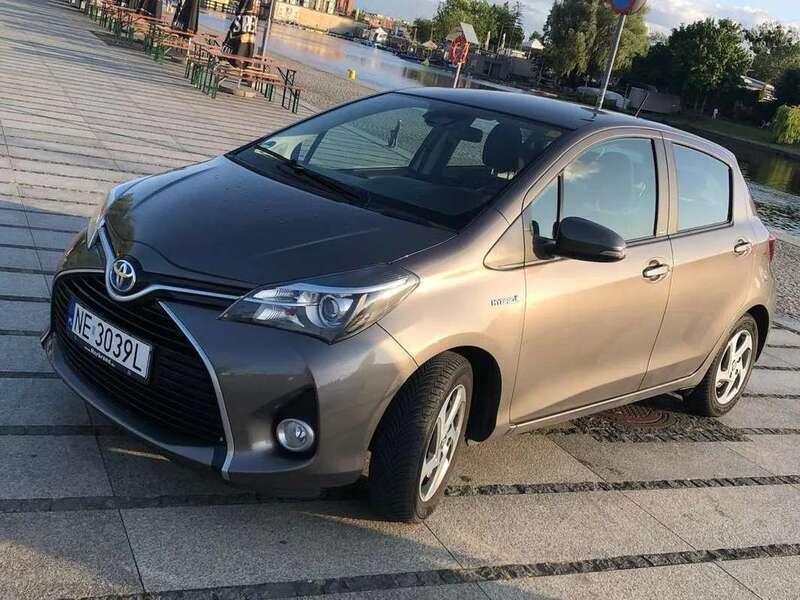 Grijs Gebruikt 2017 Toyota Yaris Hybrid Edition-S Sedan | € 15.000 (Duur) - Afbeelding 1/4