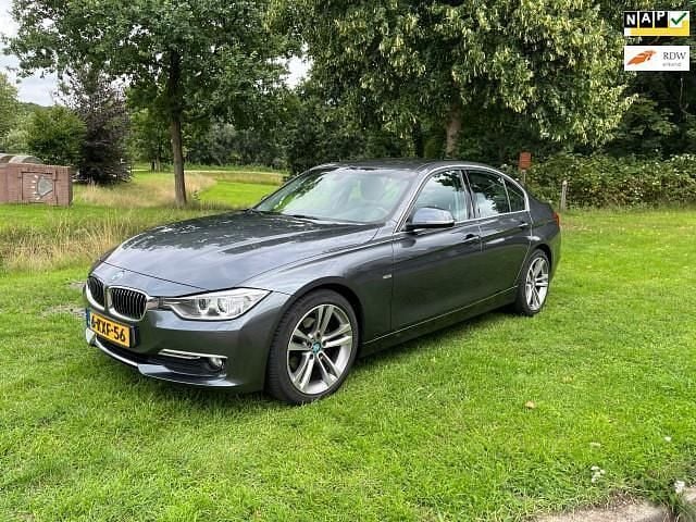 Grijs Gebruikt 2013 BMW 320 Efficient Dynamics Sedan | € 10.295 (Eerlijke prijs) - Afbeelding 1/4