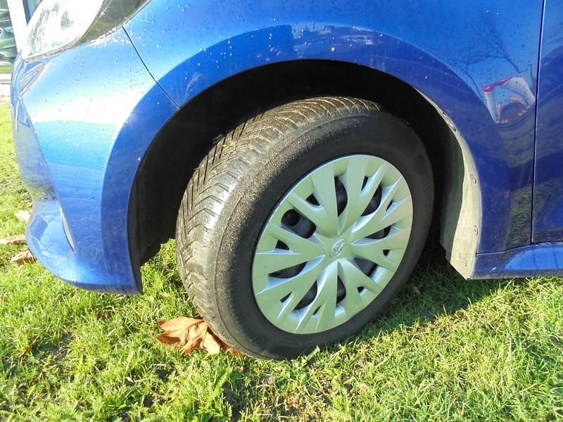 Occasion Toyota Yaris Hybrid Active 92 PK (67 kW) 2023 Blauw (metallic) Hatchback