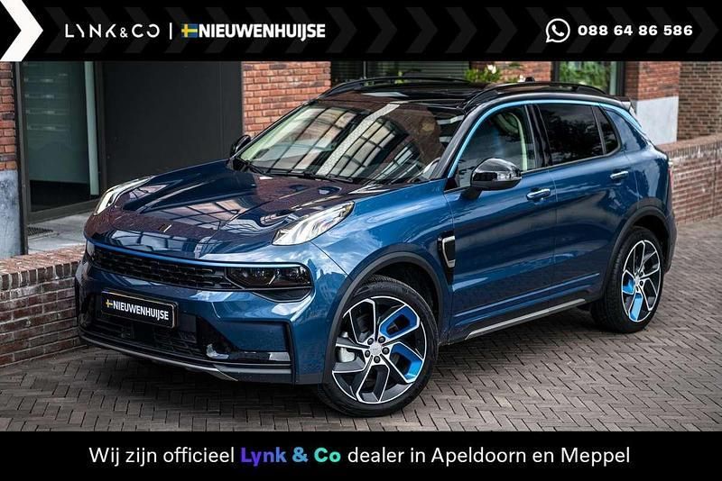Blauw, metallic lak Gebruikt 2023 Lynk & Co 01 SUV | € 27.399 (Eerlijke prijs) - Afbeelding 1/4