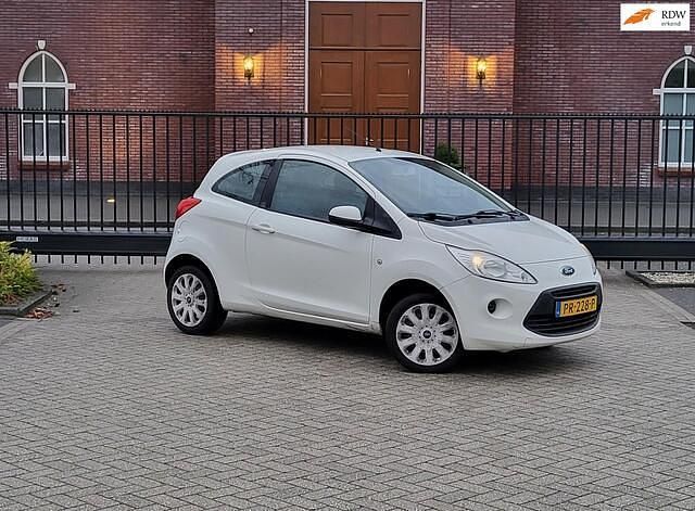 Wit Gebruikt 2009 Ford Ka Limited Hatchback | € 2.250 (Eerlijke prijs) - Afbeelding 1/4