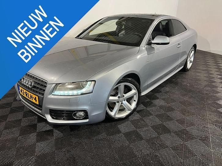 Grijs (metallic) Gebruikt 2011 Audi A5 Proline Coupé | € 9.600 (Goede deal) - Afbeelding 1/4