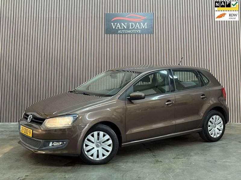 Bruin Gebruikt 2013 VW Polo Comfortline Hatchback | € 6.900 (Goede deal) - Afbeelding 1/4