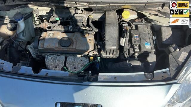 Grijs Gebruikt 2007 Peugeot 1007 Hatchback | € 2.750 (Iets duurder) - Afbeelding 1/4