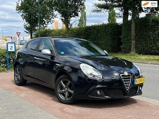 Zwart Gebruikt 2011 Alfa Romeo Giulietta Progression Hatchback | € 5.350 (Eerlijke prijs) - Afbeelding 1/4