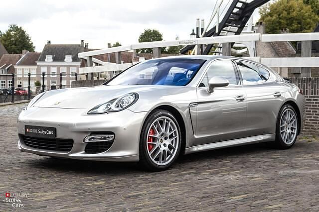 Zilver Gebruikt 2010 Porsche Panamera Turbo Sedan | € 54.995 - Afbeelding 1/4
