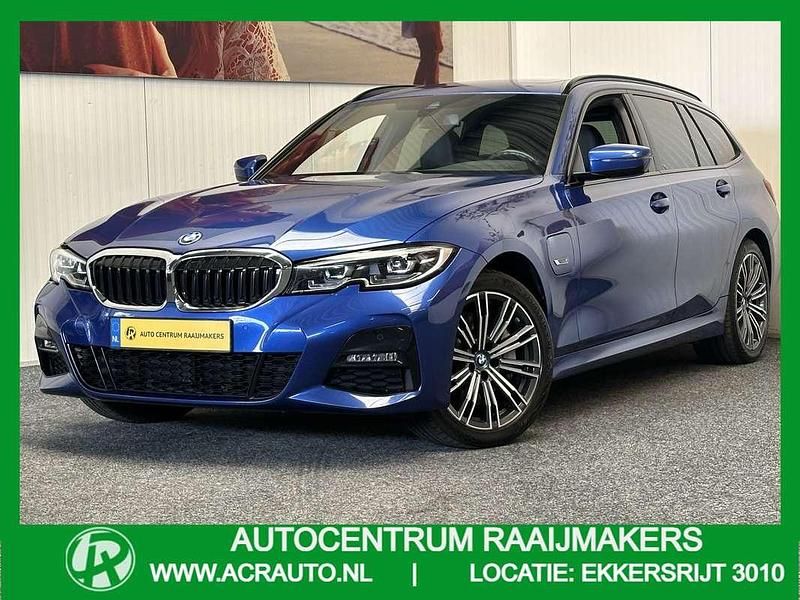 Blauw Occasion 2022 BMW 330e Executive Stationwagen | € 32.935 (Super prijs) - Afbeelding 1/4