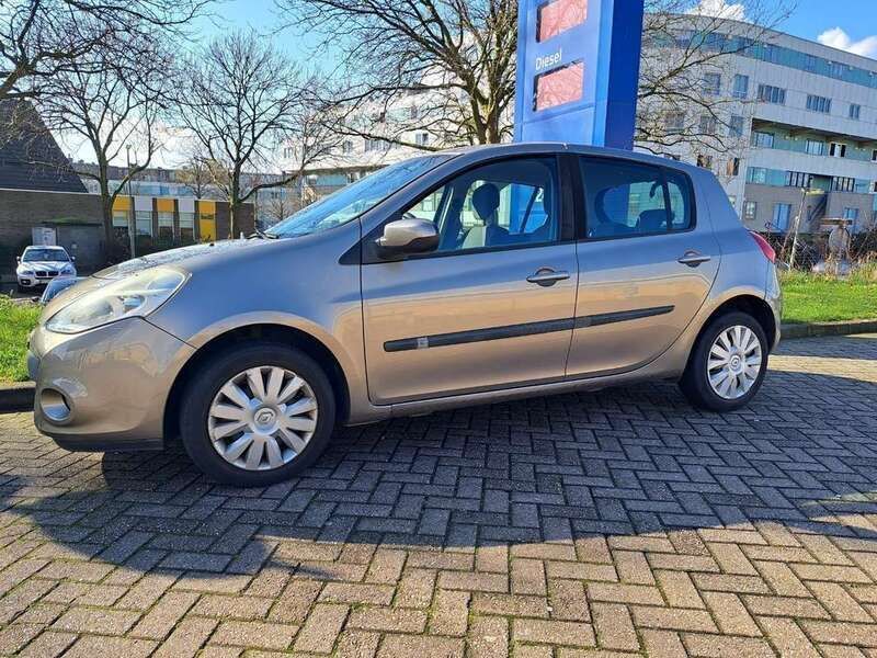 Brons Gebruikt 2010 Renault Clio II Business Hatchback | € 2.650 (Eerlijke prijs) - Afbeelding 1/4
