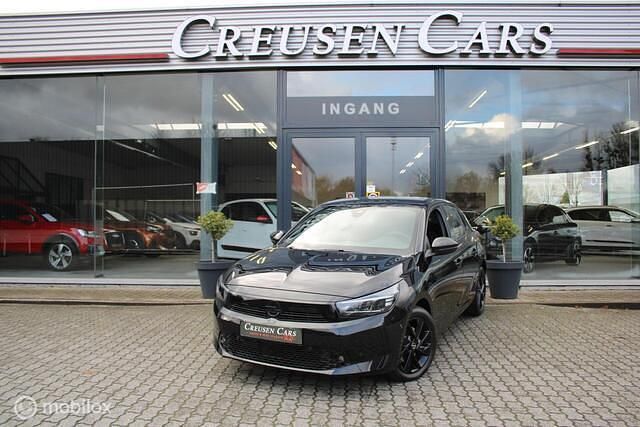 Zwart Gebruikt 2024 Opel Corsa GS Line Hatchback | € 24.500 (Duur) - Afbeelding 1/4