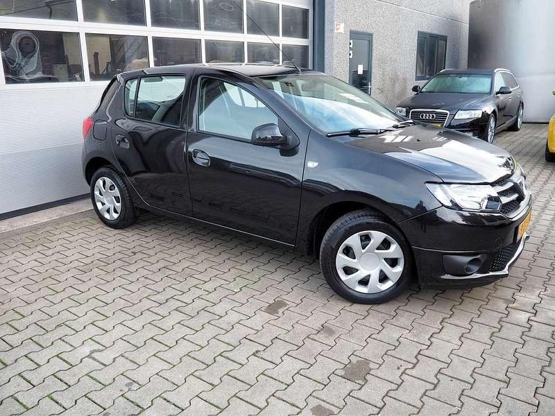 Zwart Gebruikt 2015 Dacia Sandero Lauréate Hatchback | € 6.450 (Super prijs) - Afbeelding 1/4