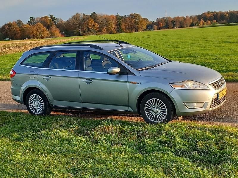 Grijs (metallic) Occasion 2010 Ford Mondeo Titanium Stationwagen | € 2.950 - Afbeelding 1/4