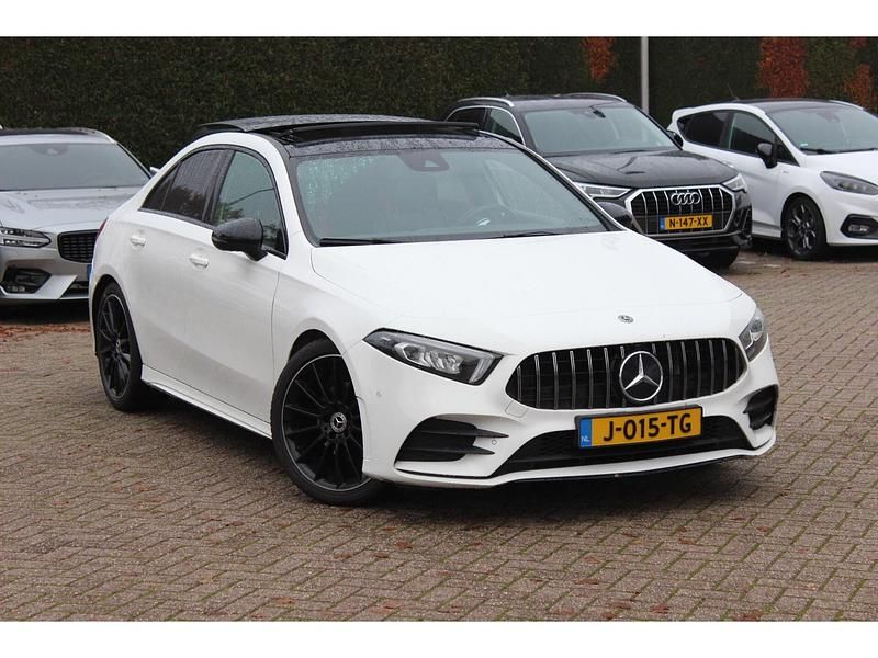 Wit Gebruikt 2019 Mercedes A180 Business Sedan | € 19.999 (Iets duurder) - Afbeelding 1/4
