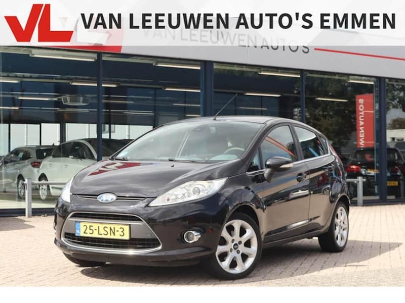 Zwart Occasion 2010 Ford Fiesta Titanium Hatchback | € 3.448 (Eerlijke prijs) - Afbeelding 1/4