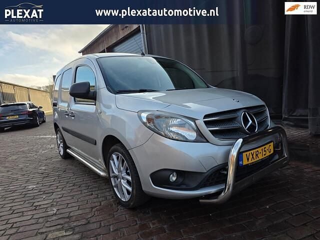 Grijs Gebruikt 2017 Mercedes Citan 112 Van | € 14.945 (Eerlijke prijs) - Afbeelding 1/4