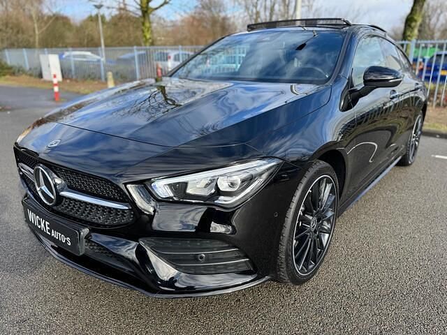 Occasion Mercedes CLA250 Shooting Brake AMG 160 PK (117 kW) 2022 Zwart Stationwagen