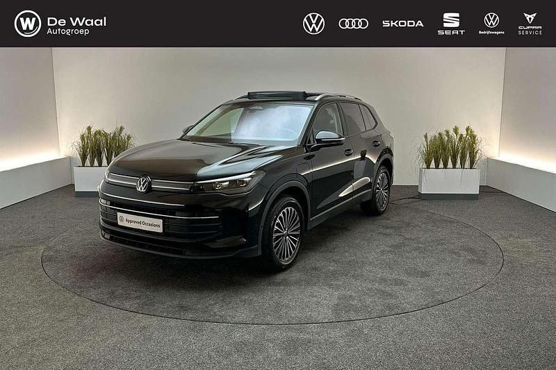Metallic mythical black Nieuw 2025 VW Tiguan Edition SUV | € 50.800 (Eerlijke prijs) - Afbeelding 1/4