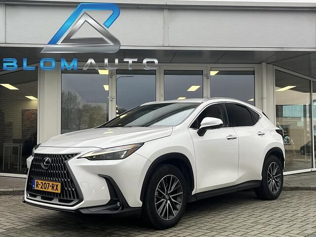 Wit Gebruikt 2022 Lexus NX350h Launch Edition SUV | € 44.900 - Afbeelding 1/4