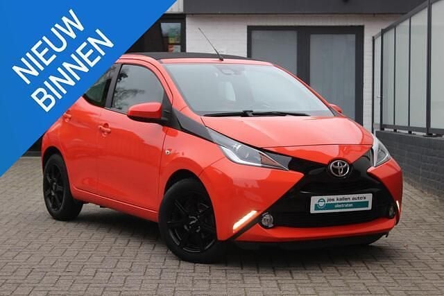 Occasion Toyota Aygo X-wave 69 PK (50 kW) 2015 Oranje Hatchback