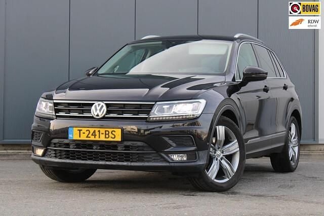 Zwart (metallic) Occasion 2018 VW Tiguan Comfortline SUV | € 19.950 (Super prijs) - Afbeelding 1/4